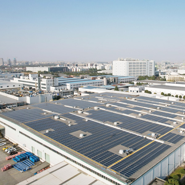 太陽能光伏發電板車間(圖1) 太陽能光伏發電板車間(圖1)