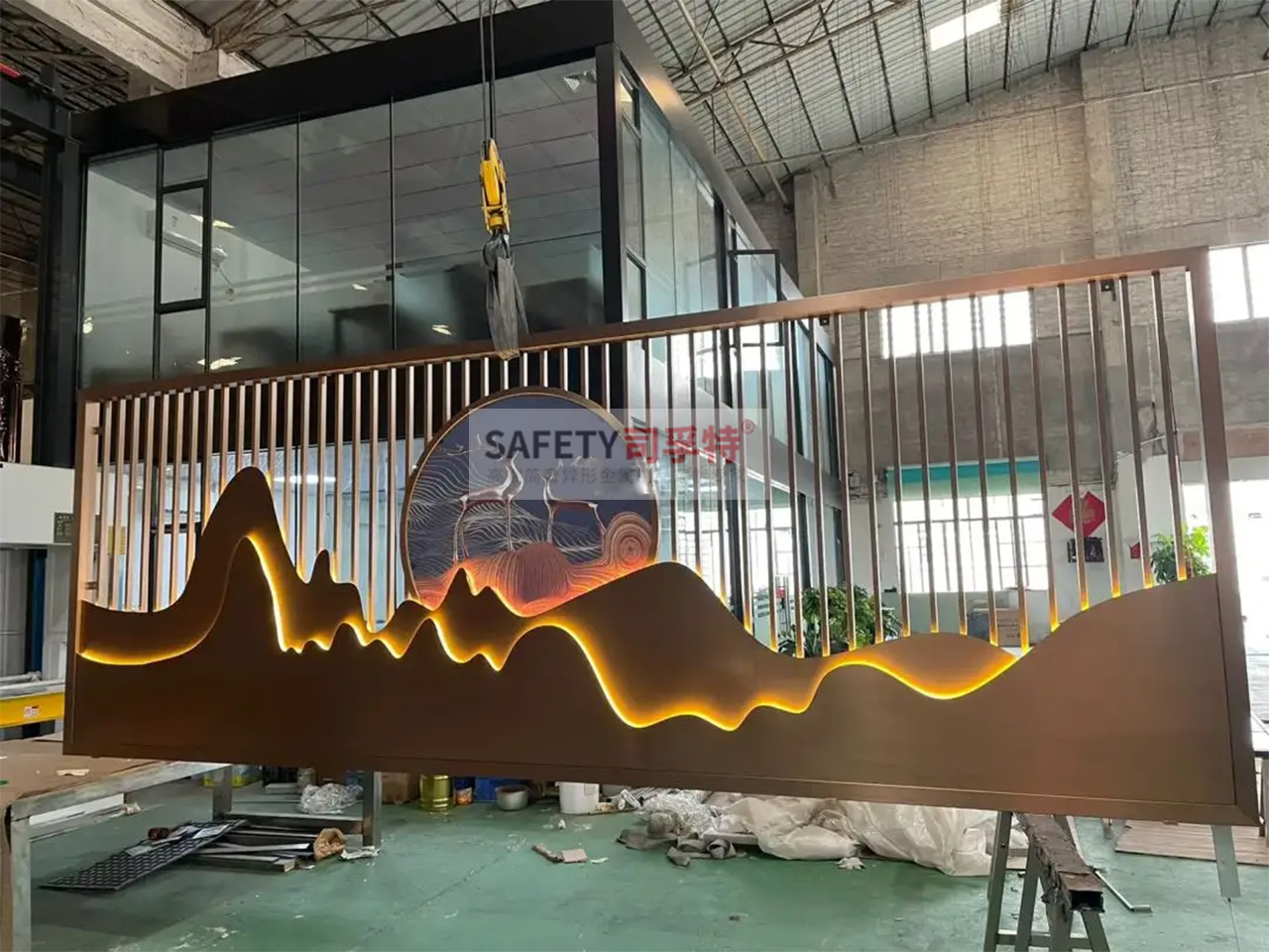 金屬山水屏風隔斷:新中式古典風,精致優雅,輕奢舒適(圖1) 金屬山水屏風隔斷:新中式古典風,精致優雅,輕奢舒適(圖1)