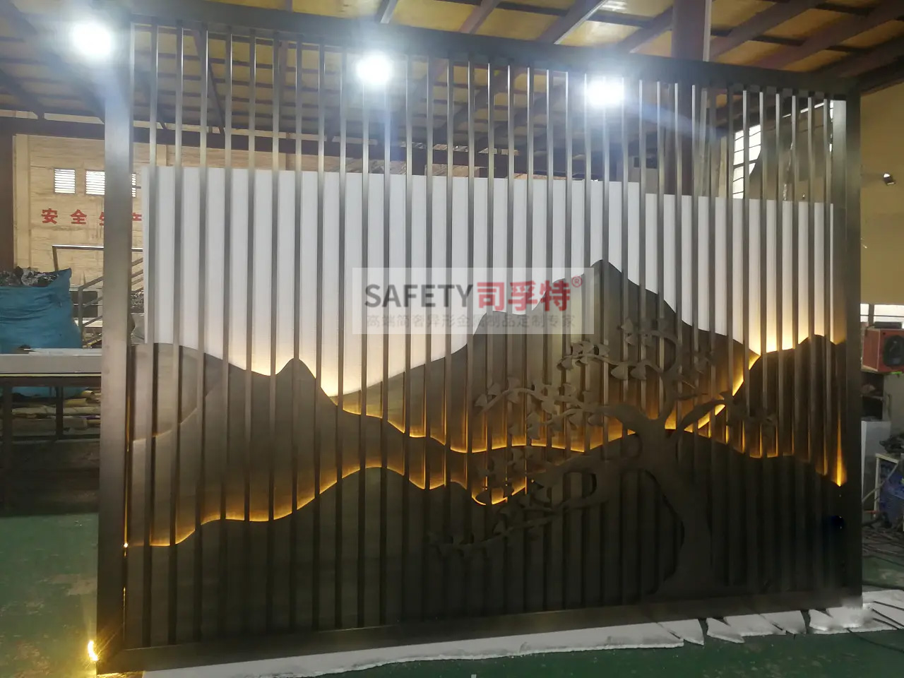 金屬山水屏風隔斷:新中式古典風,精致優雅,輕奢舒適(圖3) 金屬山水屏風隔斷:新中式古典風,精致優雅,輕奢舒適(圖3)