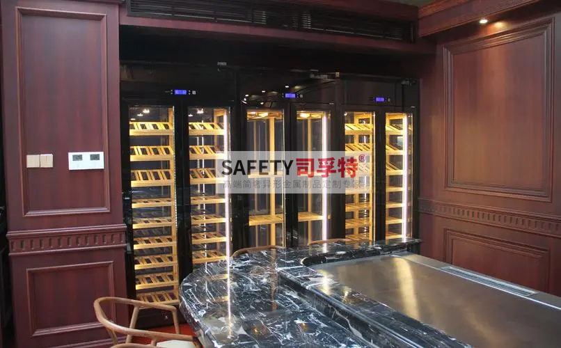 不銹鋼酒柜作用大嗎?小家庭裝修能不能裝(圖3) 不銹鋼酒柜作用大嗎?小家庭裝修能不能裝(圖3)