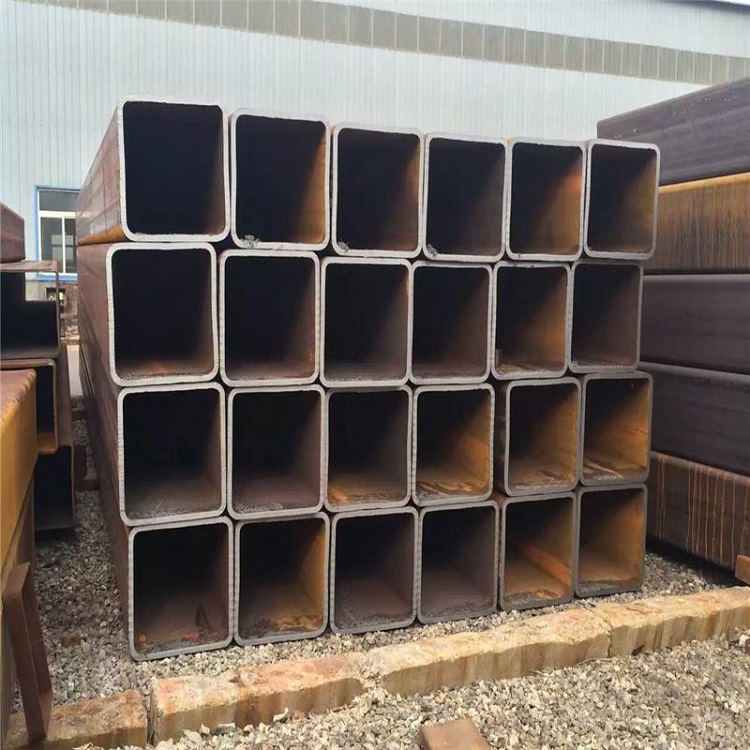 防火幕墻型材該怎么選擇 長(zhǎng)期以來，建筑物的火災(zāi)時(shí)常發(fā)生，建筑物防火一直都是設(shè)計(jì)師注重的要點(diǎn)，特別是外裝飾幕墻防火，關(guān)乎著逃生，阻止火勢(shì)蔓的重要防線。防火幕墻也隨之應(yīng)運(yùn)而生。那么，防火幕墻的最重要部分—(圖4)