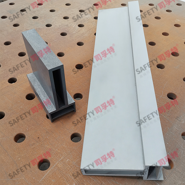 氟碳噴涂凹形且型精制鋼幕墻型材(圖5) 氟碳噴涂凹形且型精制鋼幕墻型材(圖5)