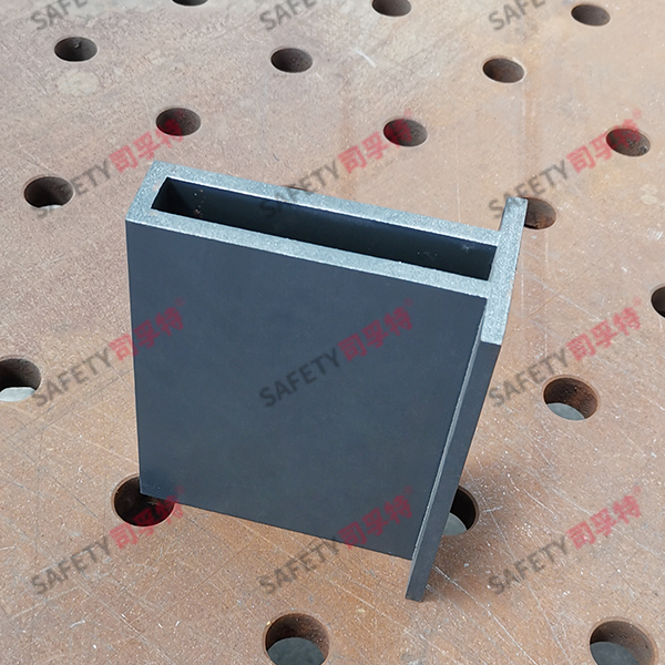 且型氟碳噴涂焊接精制鋼幕墻型材(圖3) 且型氟碳噴涂焊接精制鋼幕墻型材(圖3)