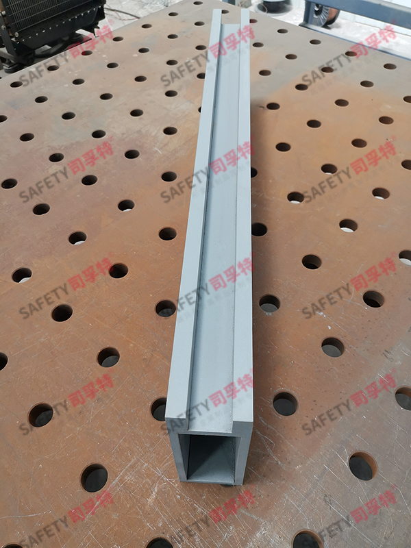 凹形幕墻氟碳噴涂精制鋼型材(圖4) 凹形幕墻氟碳噴涂精制鋼型材(圖4)