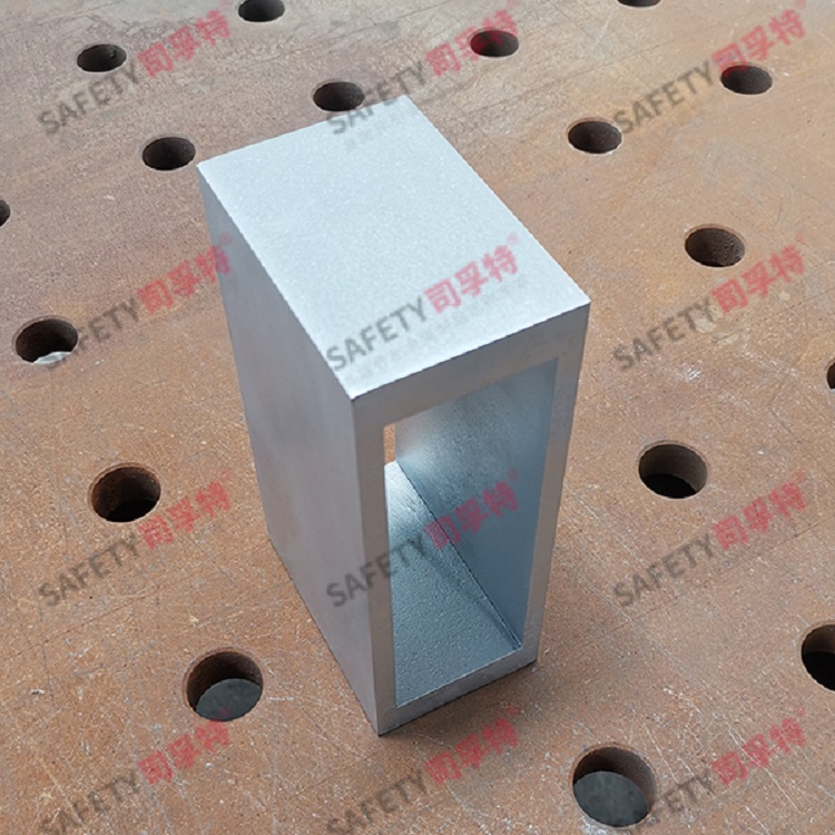 精益求精,幕墻中“精致鋼”的設(shè)計與應(yīng)用-司孚特金屬(圖2) 精益求精,幕墻中“精致鋼”的設(shè)計與應(yīng)用-司孚特金屬(圖2)